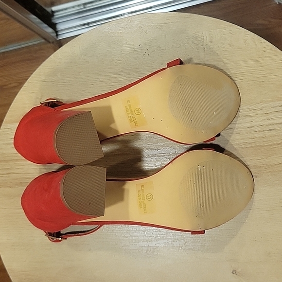 Red Sandals - Picture 3 of 4